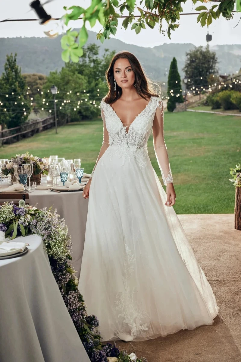 A Princess Wedding Dress in Lace and Tulle