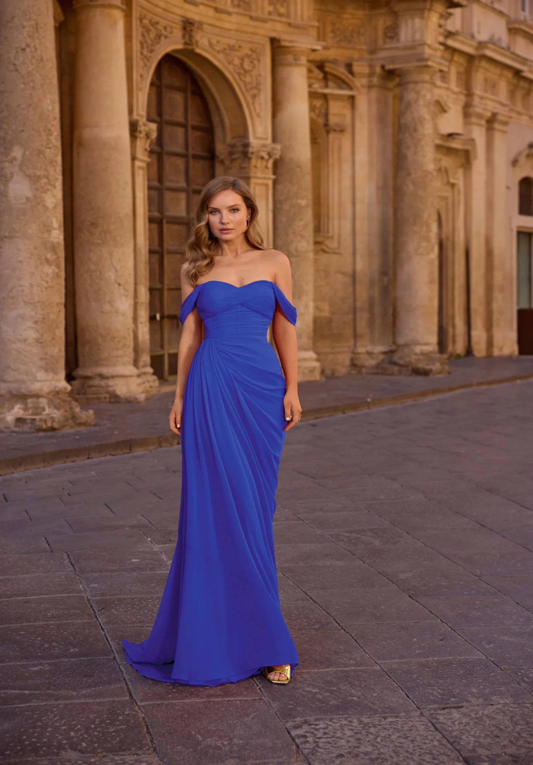Abito A-line in Chiffon con Scollatura a Cuore e Manica a Cascata