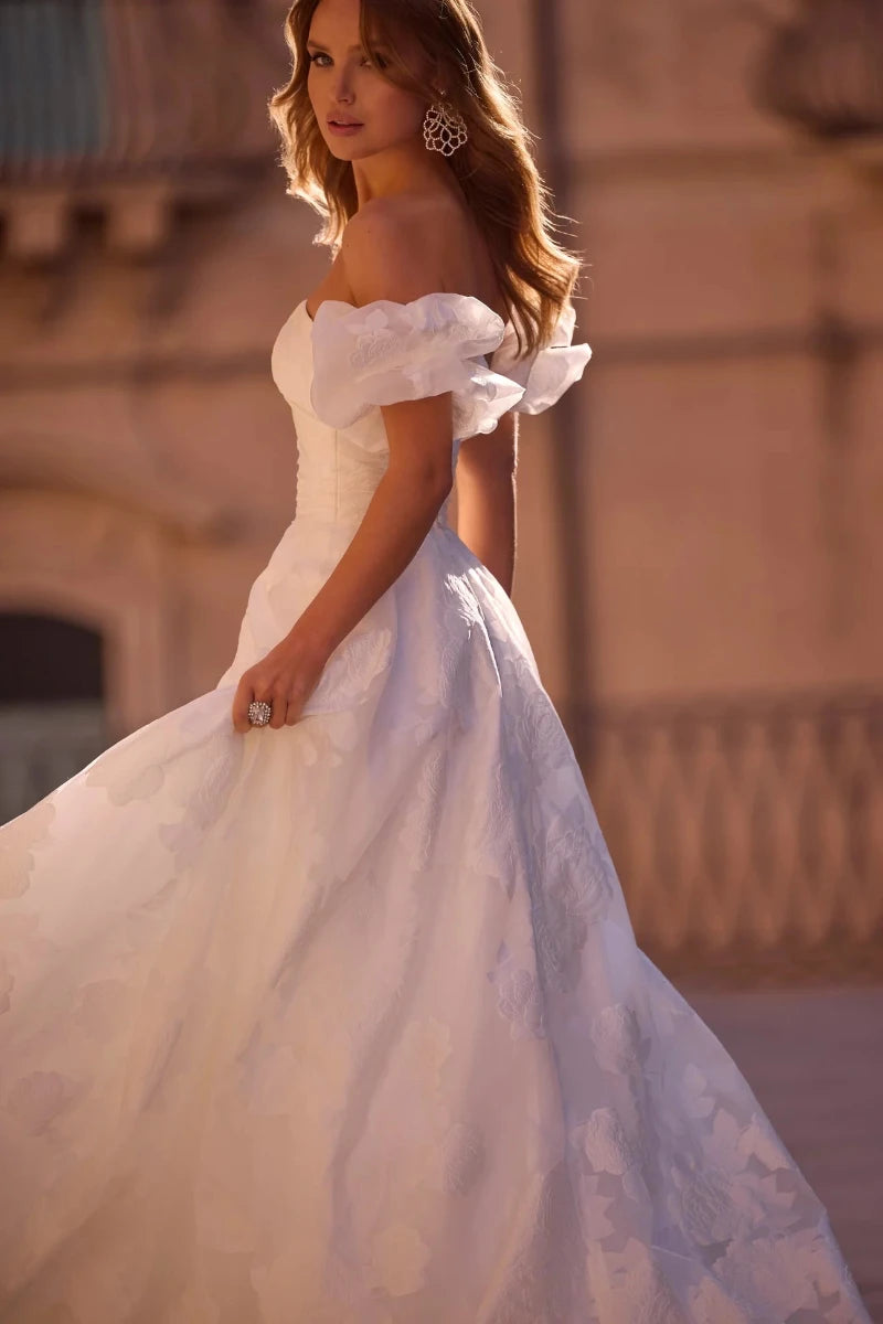 A Princess Organza Wedding Dress with Detachable Sleeves