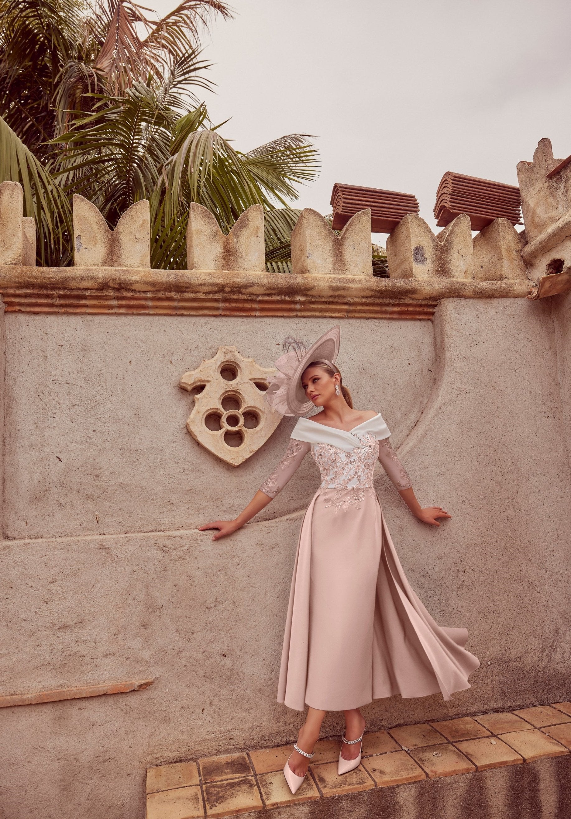 Crepe and Lace Midi Dress with Contrast Bodice and Pleated Skirt