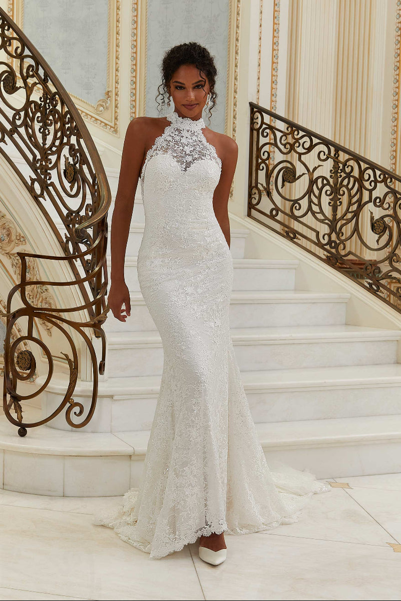 Paolina Wedding Dress: Elegance and Sensuality in a Lace Embrace
