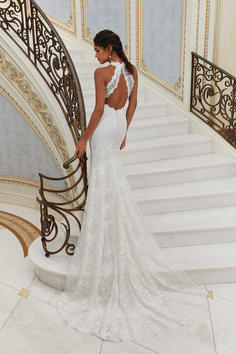 Paolina Wedding Dress: Elegance and Sensuality in a Lace Embrace