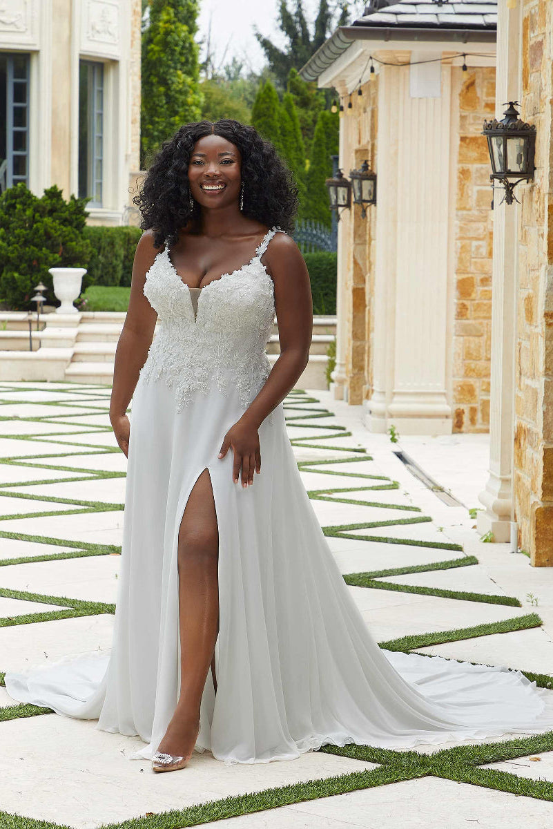 Nadette Wedding Dress: Boho Chic and Romantic with a Touch of Magic