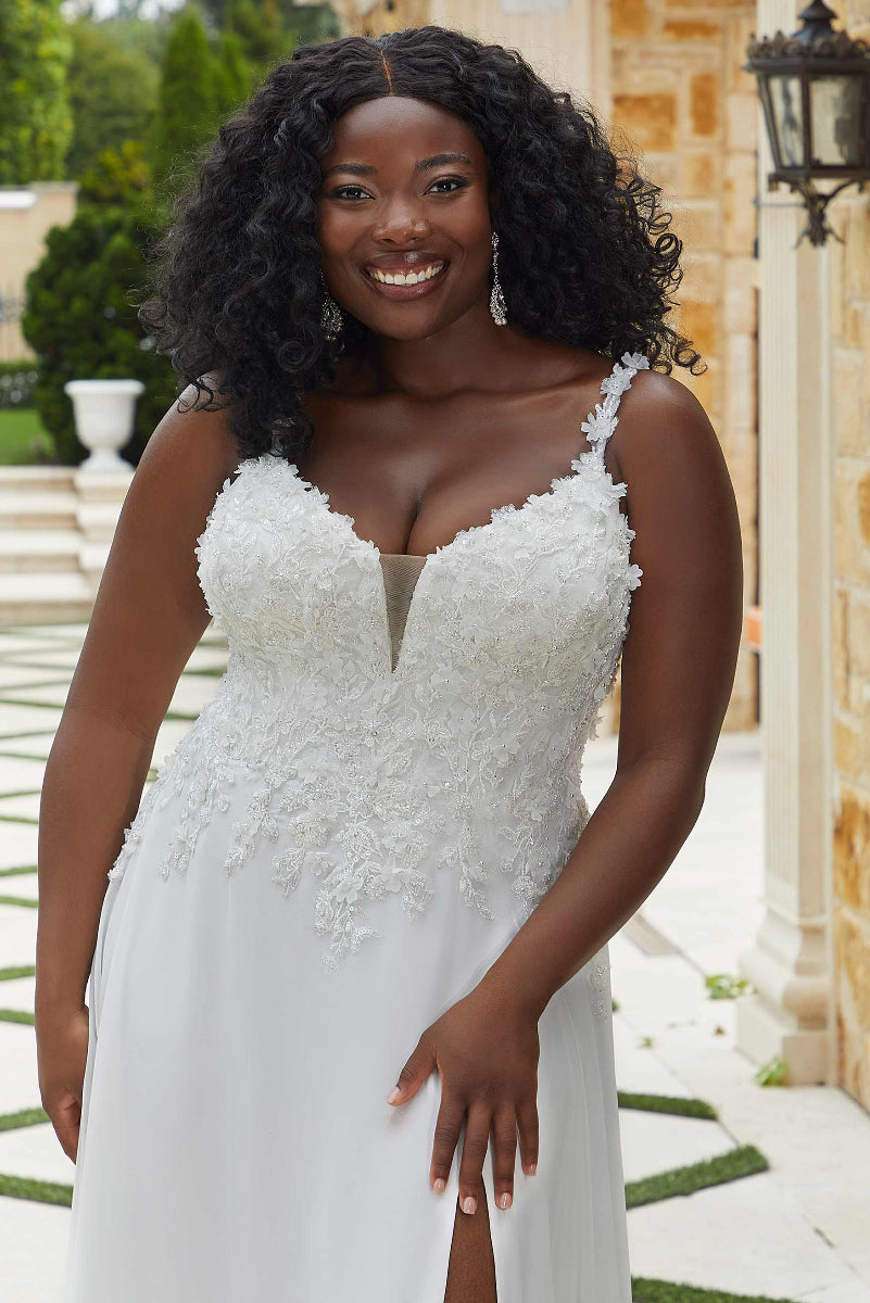 Nadette Wedding Dress: Boho Chic and Romantic with a Touch of Magic