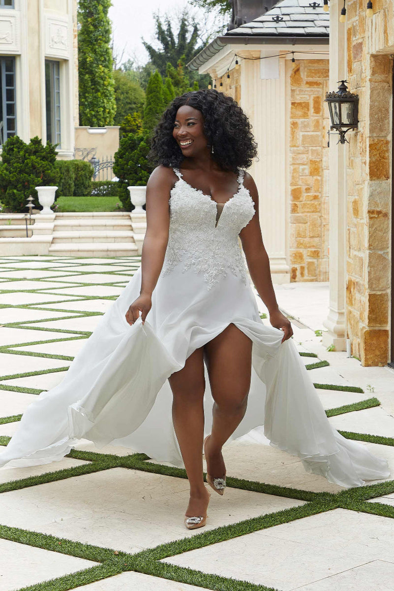 Nadette Wedding Dress: Boho Chic and Romantic with a Touch of Magic
