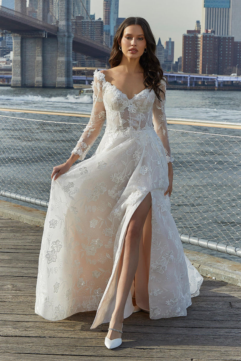 Stefani Wedding Dress: A Romantic Dream with Three-Dimensional Embroidery