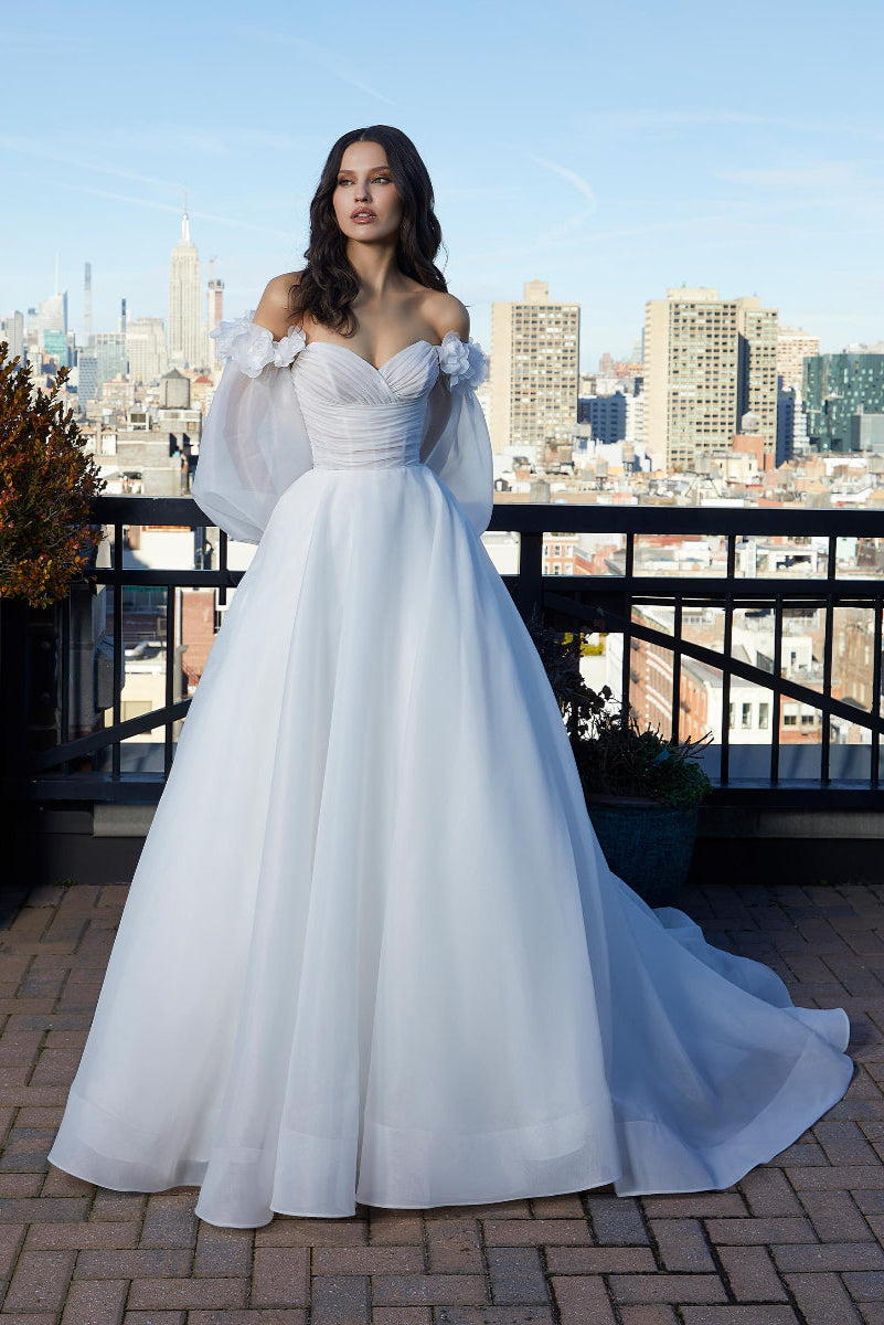 Sabrina Wedding Dress: Timeless Elegance with a Romantic Touch