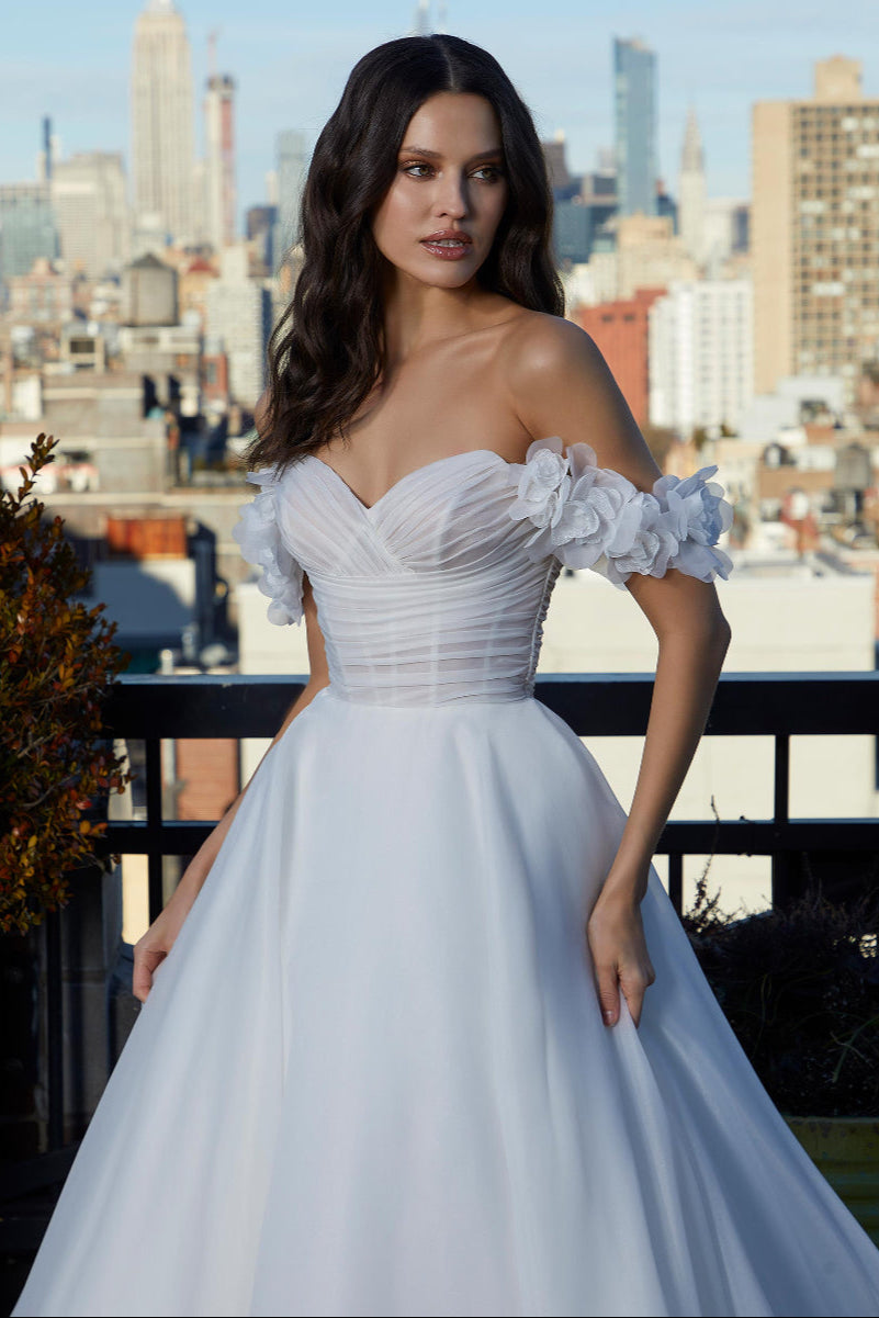 Sabrina Wedding Dress: Timeless Elegance with a Romantic Touch