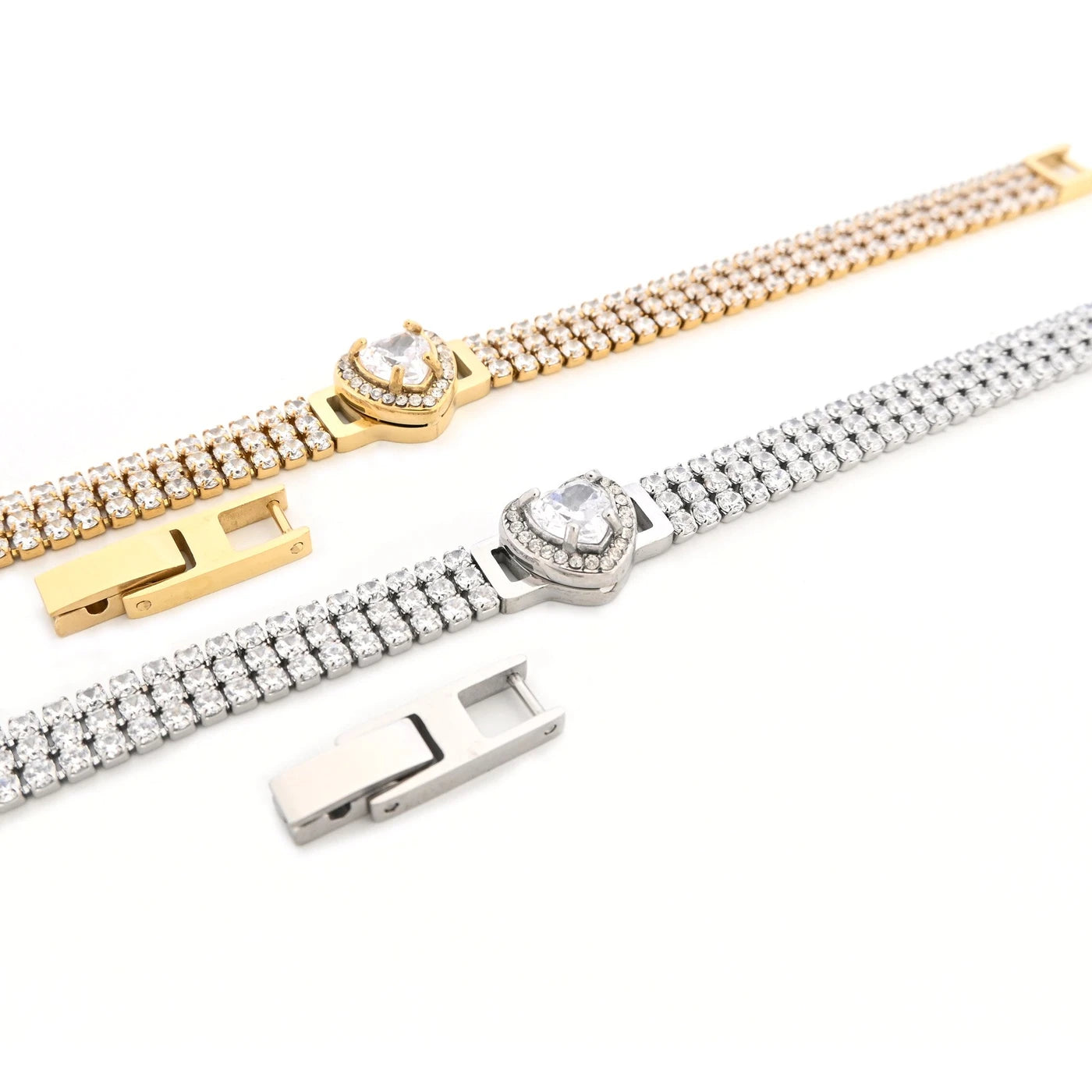 Bracciale in maglia con zirconi e cuore