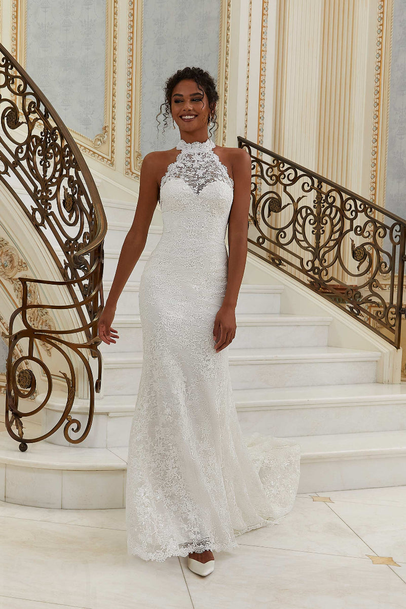 Abito da Sposa Paolina: Eleganza e Sensualità in un Abbraccio di Pizzo