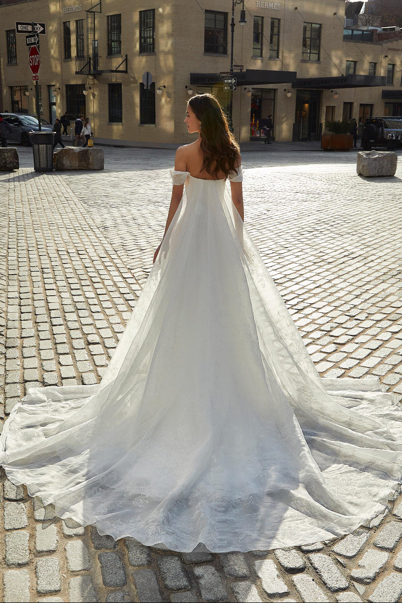 Abito da Sposa Shannon: Eleganza e Romanticismo in un Abbraccio di Organza