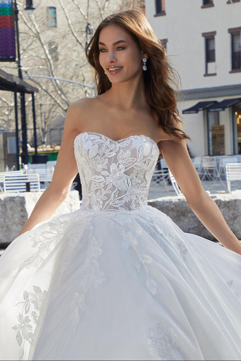 Shauna Wedding Dress: Ethereal Elegance with a Romantic Touch